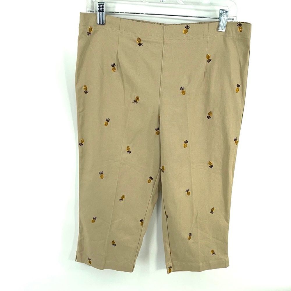 Pineapple embroidered Capri pants khakis White Stag 10 high waist flat front EUC